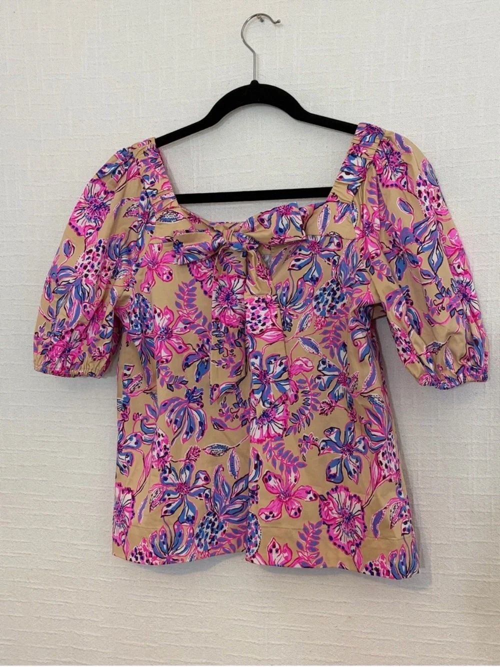Lilly Pulitzer Floral Square-Neck Puff-Sleeve Top in Beige and Pink